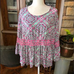 Crown & Ivy size 2x pink and green boho top with bell sleeves EUC